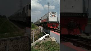 Kereta api lokal Garut Cibatuan ngebut parah ‼️ #shorts