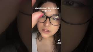 asmr | removendo suas energias negativas (mouth sounds + hand movements)