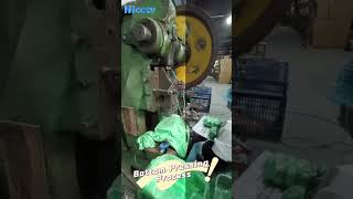 The Secret of Production Process —— Bottom Pressing Operation of Lunch Box