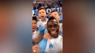 Mario Balotelli sube una historia en el festejo