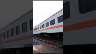 Kereta Turangga tabrakan Dengan Kereta Baraya/Bandung