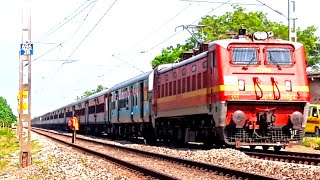 WAP4 + WAP7 Trains in full speed at pt. DD upadhyay junction.