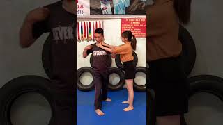 Tự Vệ Nữ Khi Bị Bóp Cổ 2 Tay #kungfu #vothuat #tuve #shorts