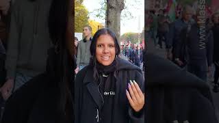 FrauenLebenFreiheit - Caro auf der Solidaritaetsdemonstration mit den Protesten im Iran