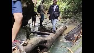 serunya pertualangan ke hutan menelusuri goa air bersama universitas simalungun pematang siantar.