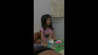 baby girl sing frozen...funny