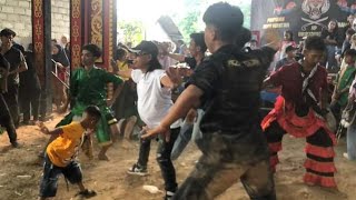 Raja serampat joget serampatan bareng di Jaranan New putra Bungsu di jati Mulyo Lampung Selatan 👍