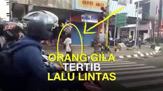 Video Lucu Jadi Viral, Orang Gila Tapi Tertib Lalu Lintas di Wonosobo