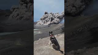 Volcán Ebeko de Islas Kuriles, #Rusia.  #Volcano #Eruption #Gunung #Climagram #zabedrosky