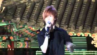 [fancam] 110509 SHINee Taemin laughs at Onew's failure to lip-sync @ Namwon Chunhyang Festival