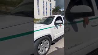 Turistas son víctimas de la pelea entre taxistas y chófer de aplicación #cancun