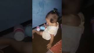 Khadijah Abdillah Annisa menyusun botol bedak Qodim&Riska