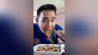 Episode 1: Eating  PAD THAI! (Famous Food in Thailand)