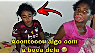 ACONTECEU ALGO BIZARRO COM A BOCA DA MINHA AMIGA! PASSAMOS A NOITE INTEIRA ACORDADAS