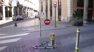 El bolardo destroza coches de la Plaza Mayor de Valladolid