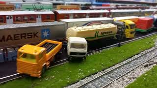 diecast truck scale 1:87 di layout kereta api miniatur