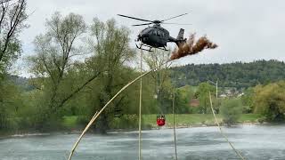 Training der Feuerwehr und der Polizei bei einem Waldbrand