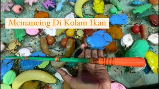 Memancing Di Kolam Ikan Mainan