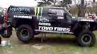 Robby Gordon Hummer in Hungary Tire Change