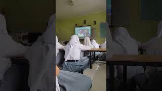 Di sekolah belajar ❌ Nobar ✔️