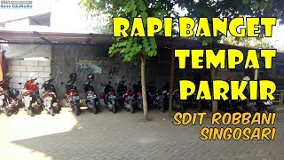 RAPI BANGET    Tempat Parkir SDIT Robbani Singosari