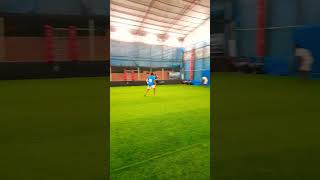 গোল করার জন্য চেষ্টা কিন্তু গোল হলো না #dilwarmamun #football #indoorfootball #shortvideo #trending