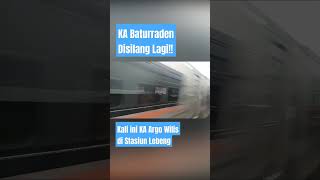 KA Baturraden Ekspres Disilang #argowilis di Stasiun #lebeng #cilacap #keretaapiindonesia