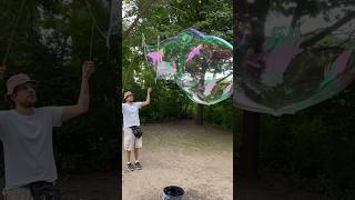 This guy created world’s largest bubble!