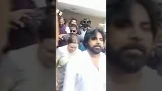 #Pawankalyan casts his #vote in mangalagiri