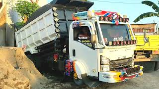 Truk Jomplang. Dump Truk ISUZU ELF Jomplang muatan pasir Full Bak