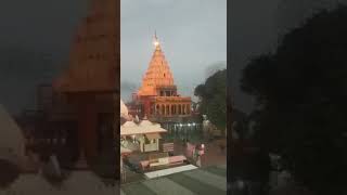 जगत के पालनहार श्री महाकाल बाबा के शिखर की परिक्रमा करते पक्षीयो की दिव्य आराधना के दर्शन....
जय श्र