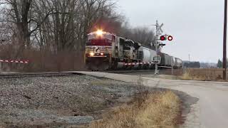 NS SD70ACC with P5 Leaving Peru, IN