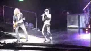 P!nk Twerking On Stage...Kinda!