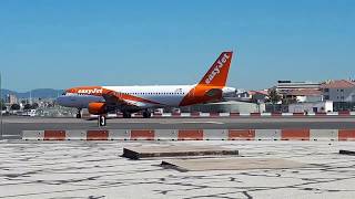 Despegue de un avión en aeropuerto de Gibraltar