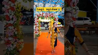 Istri lagi ngid joget di nikahan otang hahahha #nikah #batak #joget #shorts #viralvideo #viralshorts