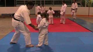 6 year old Thea learns Aikido Shihonage