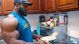 What Bodybuilders Eat For Breakfast - Big Egg Eaters Edition 🍳 - Akim Williams