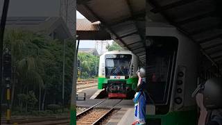 Commuterline Arjonegoro masuk Stasiun Surabaya Gubeng #keretaapi #keretaapiindonesia