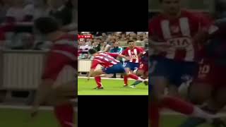 Futebol.Ronaldinho Gaúcho o Bruxo e seu  puro domínio e lançamentos  de craque!#shorts.