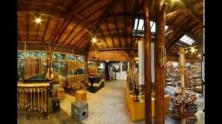 Saung Angklung Udjo - ROMANTISME Budaya Sunda WOW!!