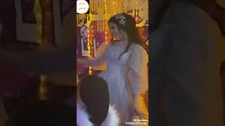 العروسة سابت العريس وطلعت ترقص على الكوشه.......💃💃🙈