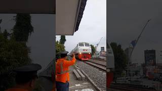 KERETA BASURI SLOW MOTION #shorts #trending #keretaapi