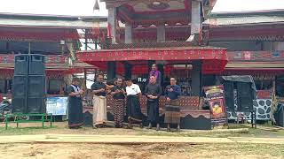 coper lagu Toraja dari sanak saudara dan handai taulan Alm.S Rasinan di Tongkonan Balu Toraja