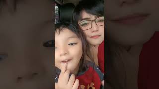 Mami sama Jasmine Duet bareng pas papi lagi turun dari mobil jemput  kak Shera di Sekolah