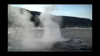 Cliff Geyser - Black Sand basin