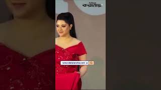 লাল গাউন পরিহিত পরীমনি হেঁটে যাচ্ছেন স্টেজের দিকে | Porimoni | Karatoa Entertainment