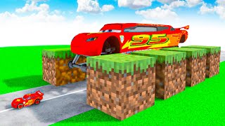 McQueen Giant Transforming to GIANT GRASS MINECRAFT BLOCK BIGFOOT McQueen in Teardown!