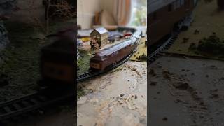 The western Courier takes passengers around the waterfall mine line #shorts#modelrailwayscene#train