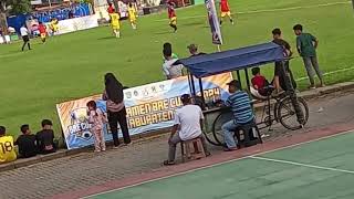 di rantau Siring nonton bola sambil santai kawan