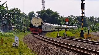 Momen KA Kamandaka ditarik lokomotif vintage lagi di percabangan Kroya